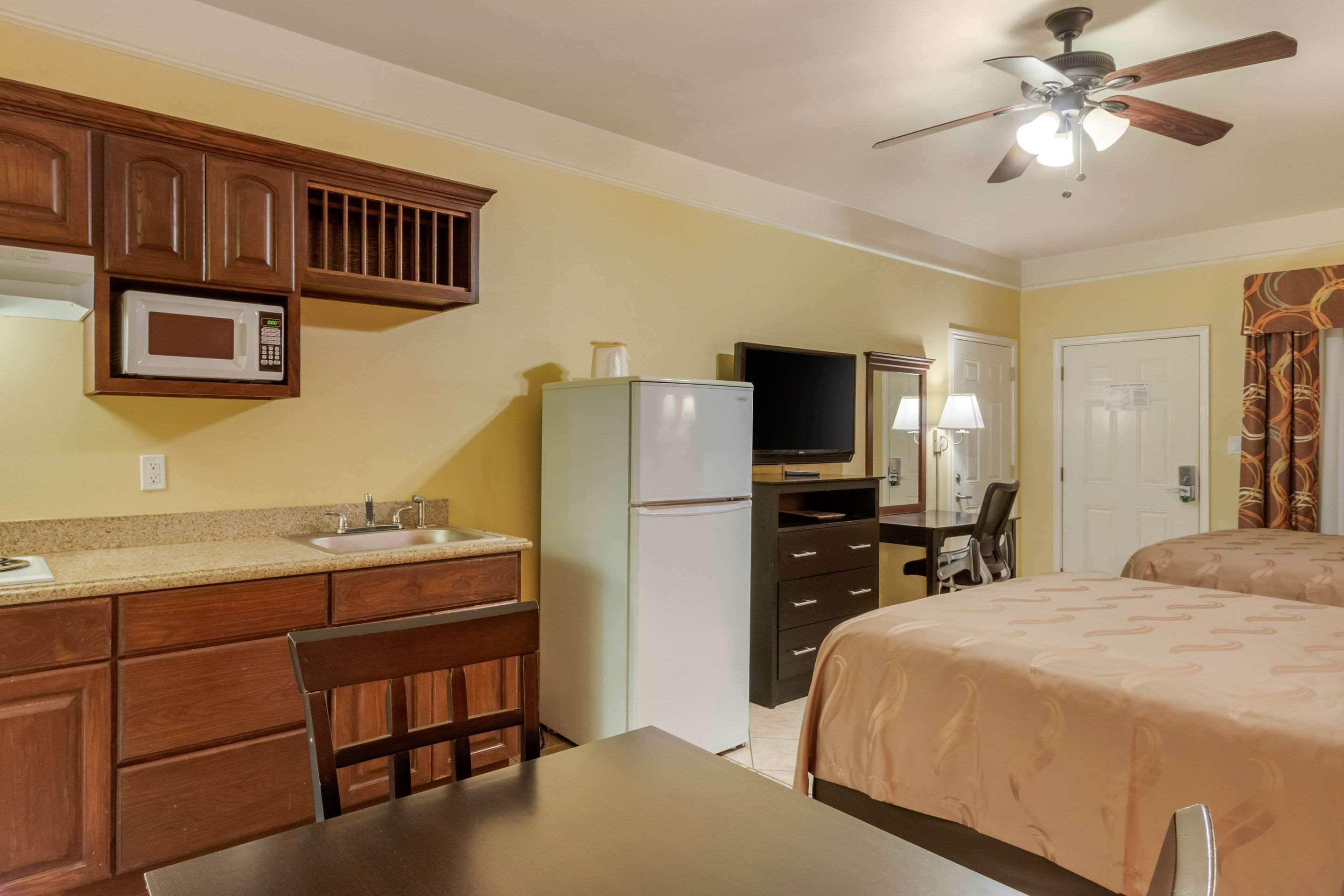 Quality Inn & Suites At The Outlets Mercedes-Weslaco Exterior foto