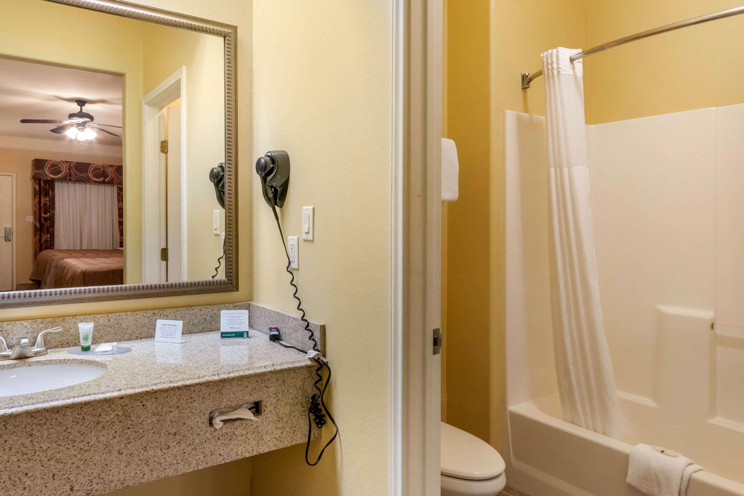 Quality Inn & Suites At The Outlets Mercedes-Weslaco Exterior foto