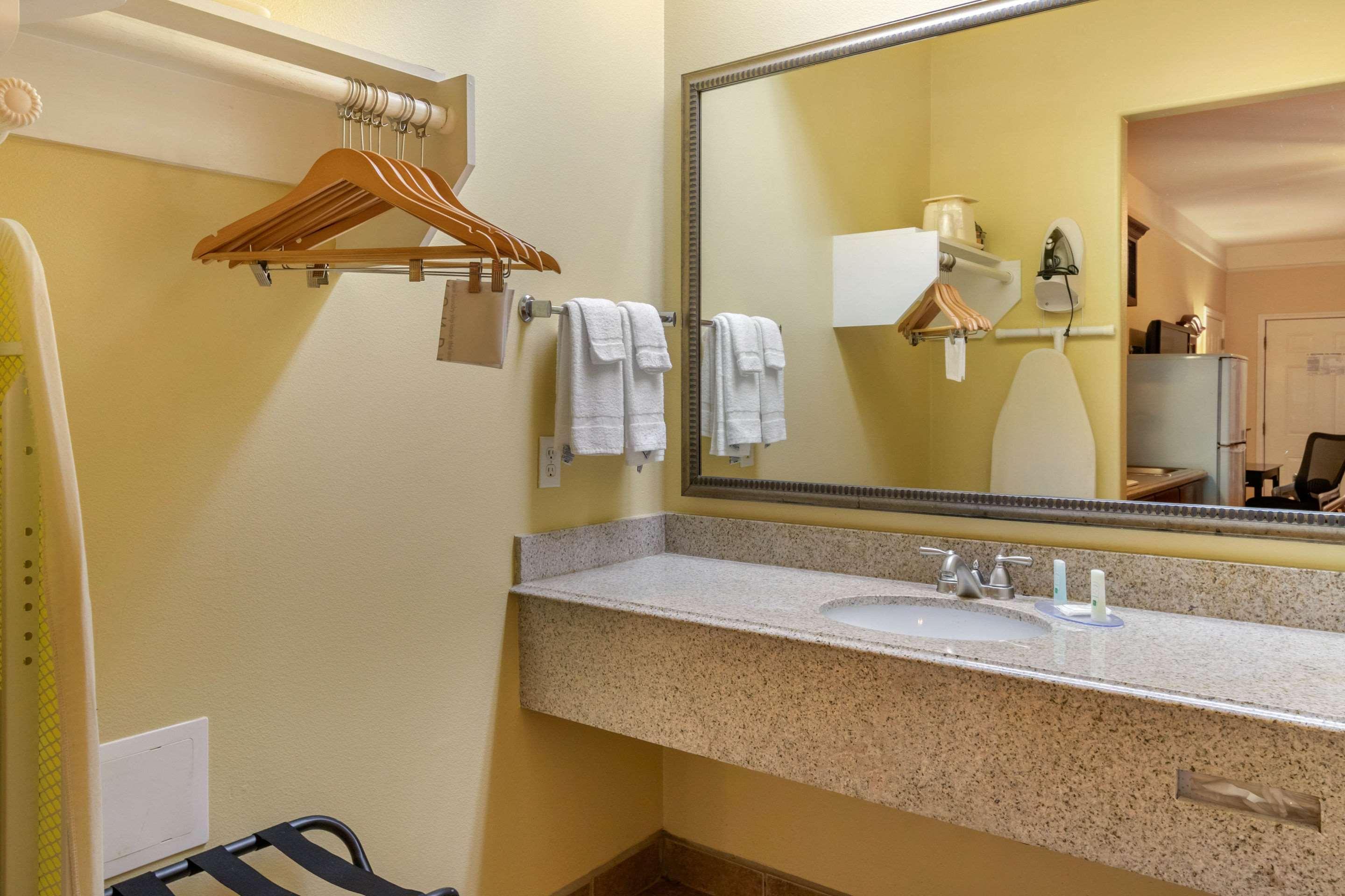 Quality Inn & Suites At The Outlets Mercedes-Weslaco Exterior foto