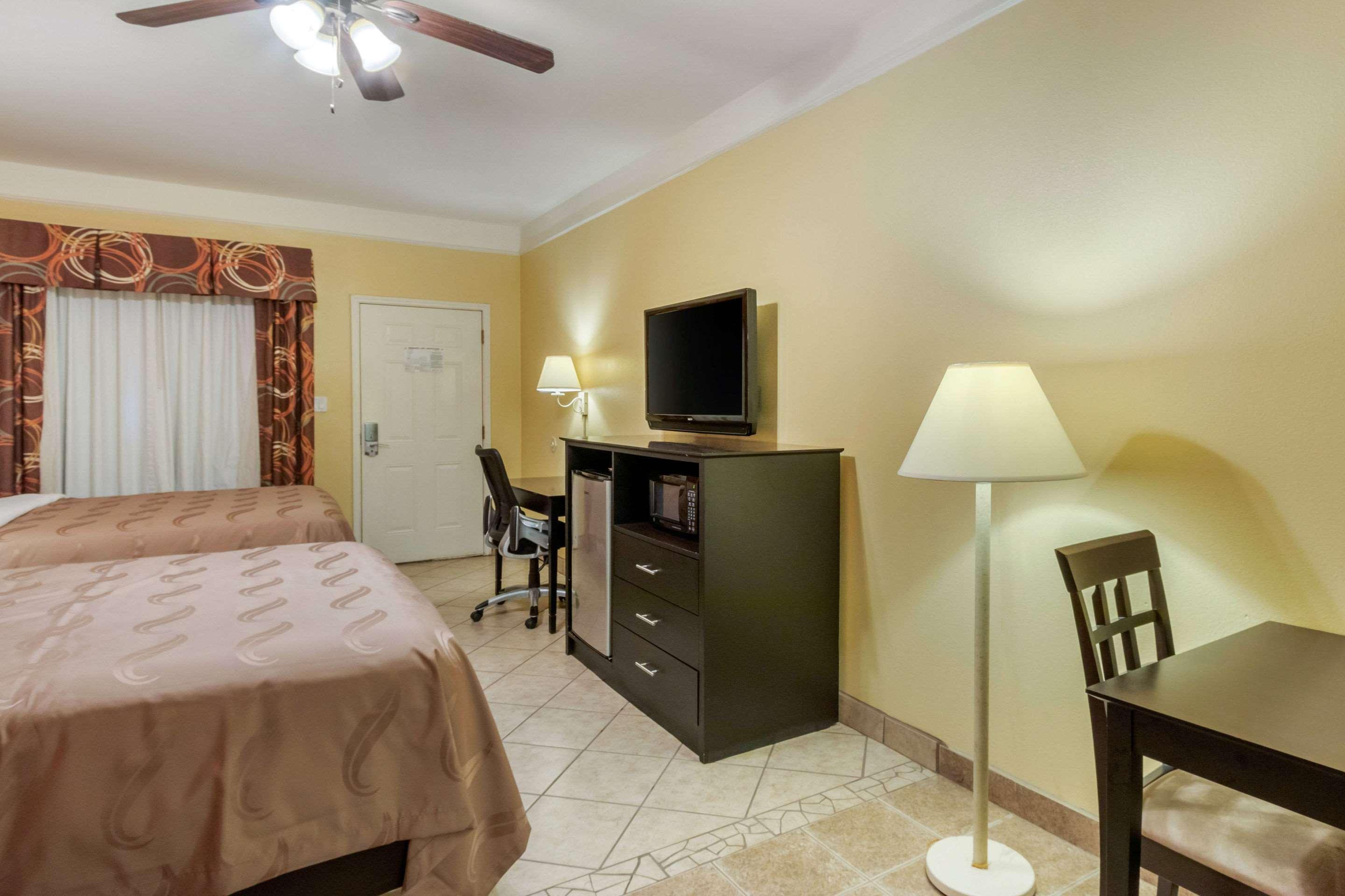 Quality Inn & Suites At The Outlets Mercedes-Weslaco Exterior foto