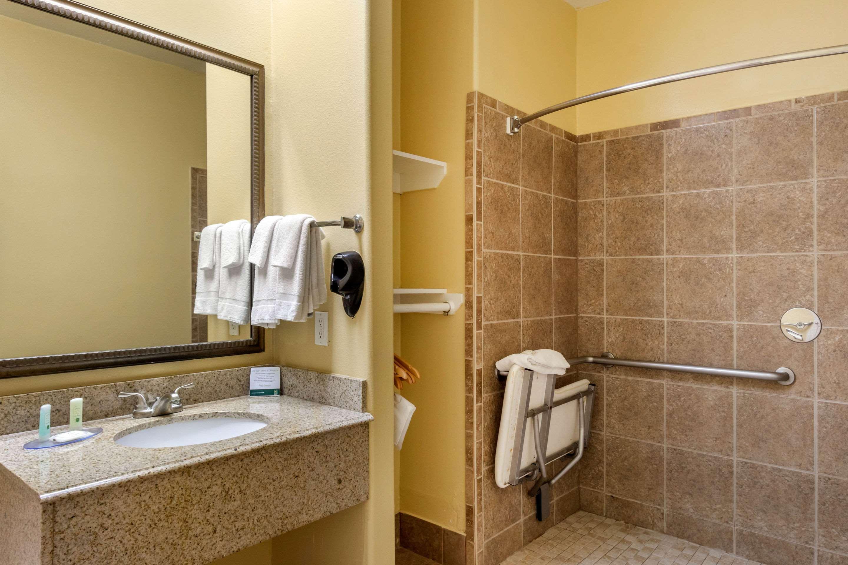 Quality Inn & Suites At The Outlets Mercedes-Weslaco Exterior foto