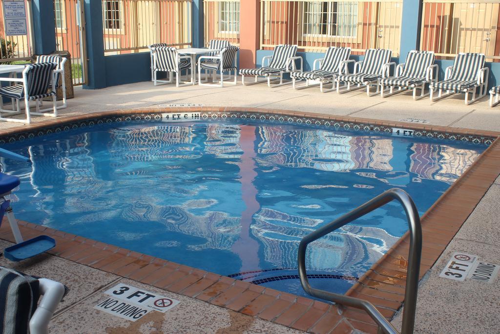 Quality Inn & Suites At The Outlets Mercedes-Weslaco Exterior foto
