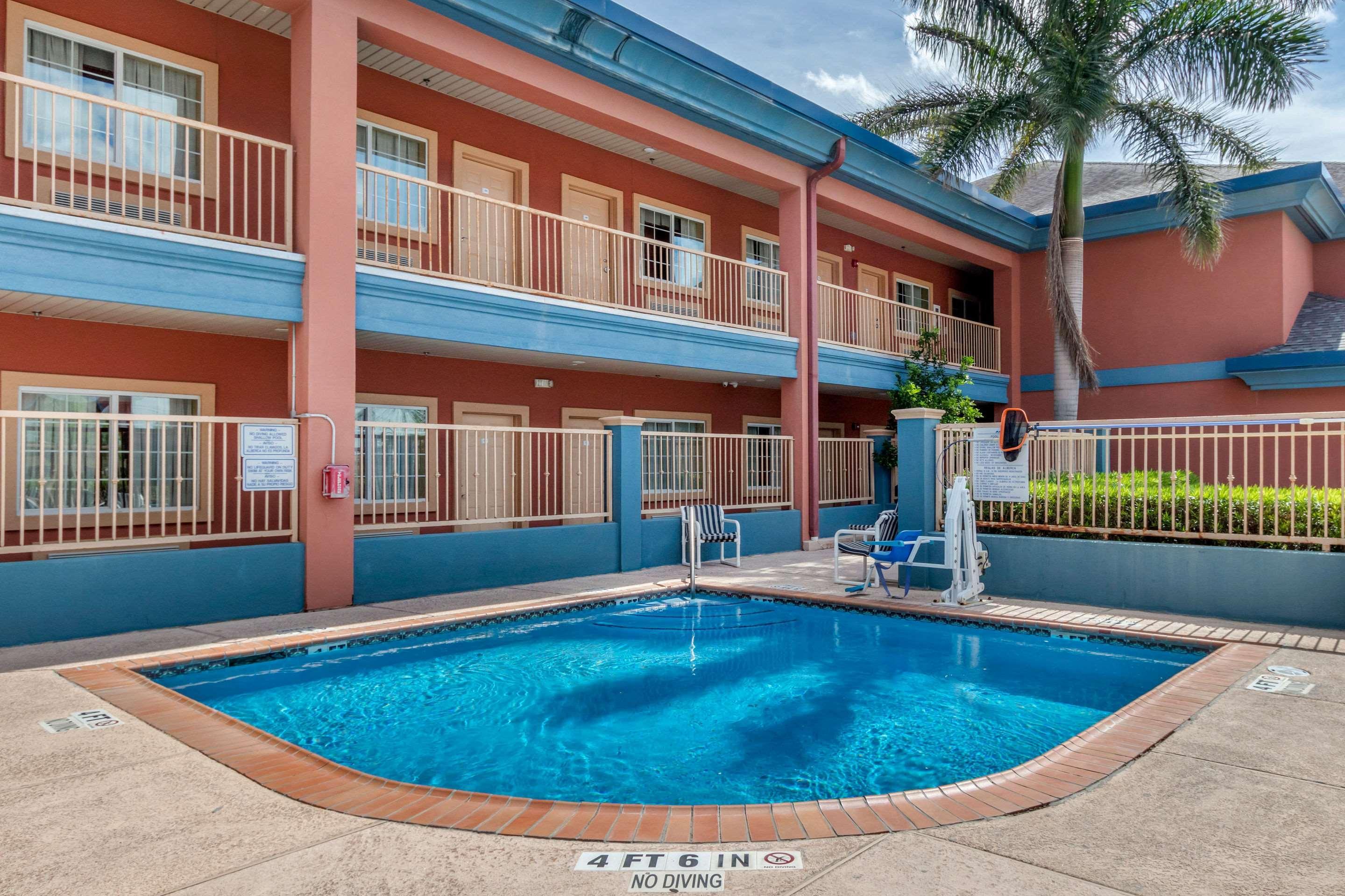 Quality Inn & Suites At The Outlets Mercedes-Weslaco Exterior foto