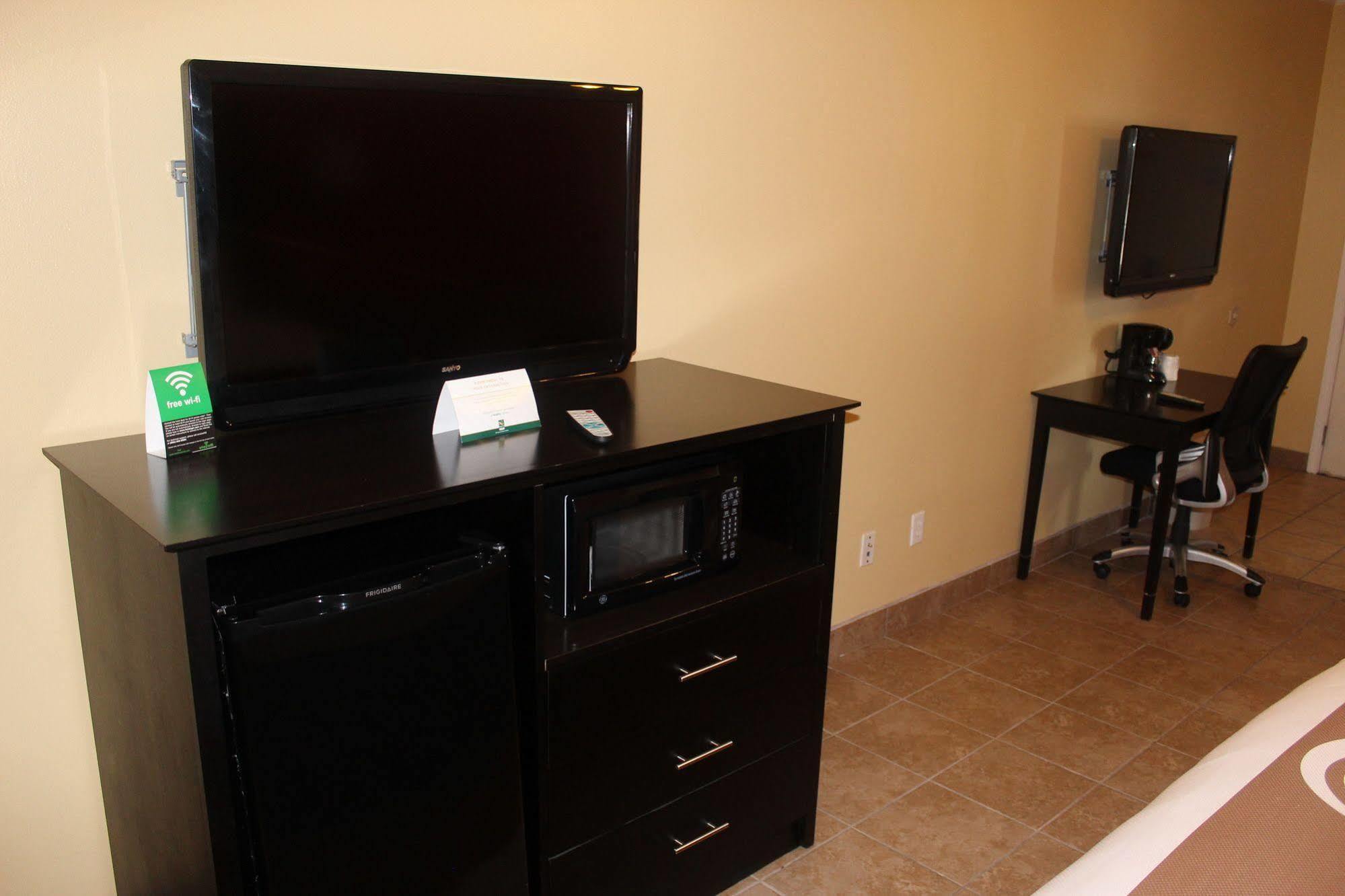 Quality Inn & Suites At The Outlets Mercedes-Weslaco Exterior foto