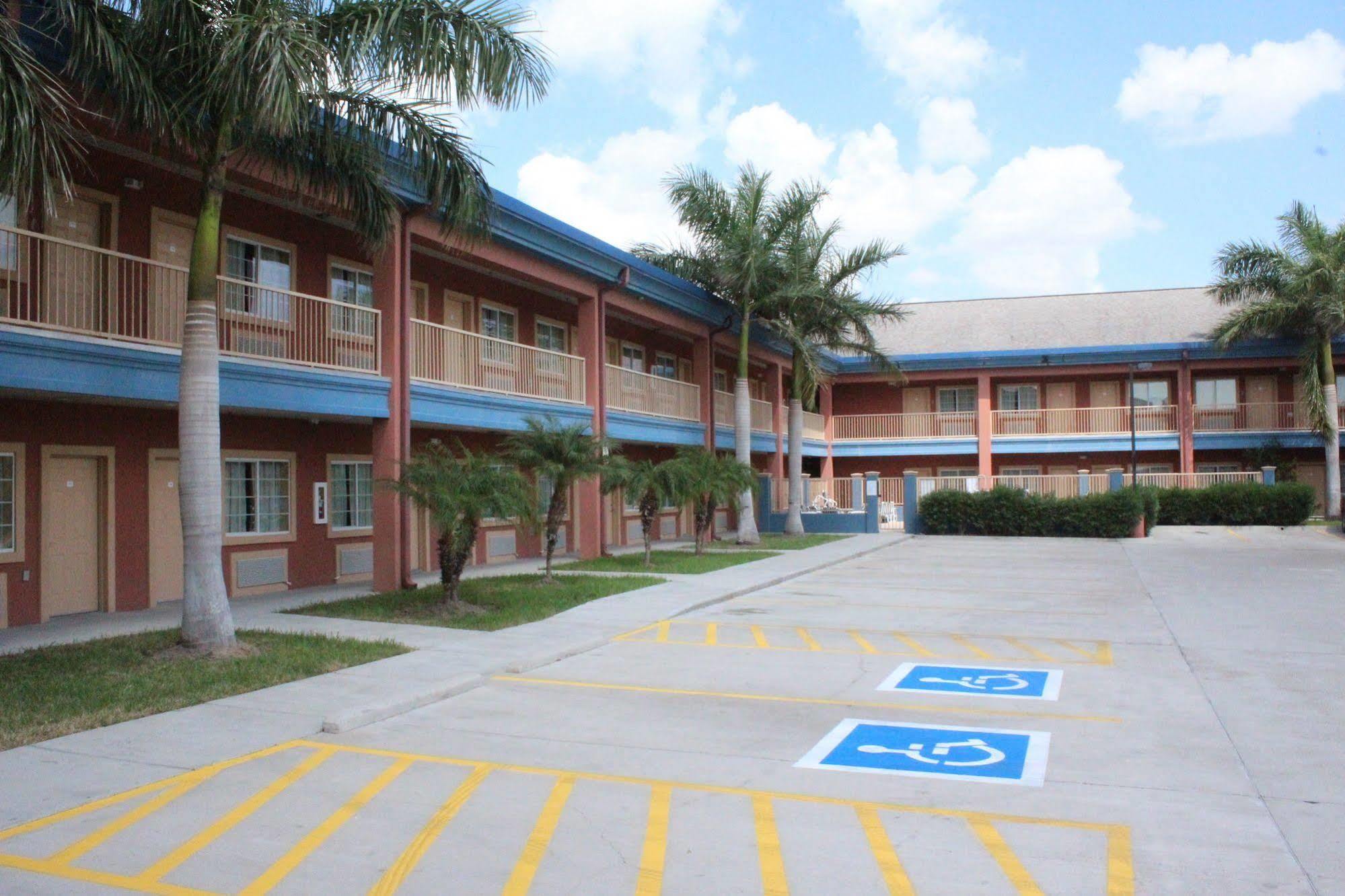 Quality Inn & Suites At The Outlets Mercedes-Weslaco Exterior foto