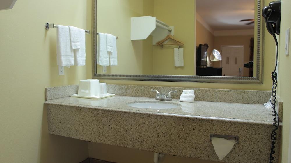 Quality Inn & Suites At The Outlets Mercedes-Weslaco Exterior foto